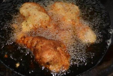 炸鸡腿可以放几天,炸鸡腿可以放几天 可以放冰箱保存吗