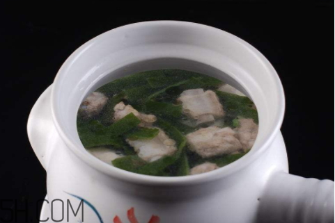 海带汤绿色的能喝吗,海带汤绿色正常吗