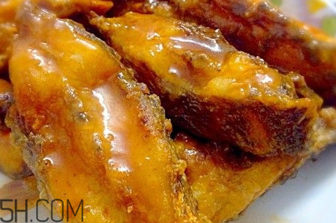 炸鱼是热油还是凉油下锅,炸鱼用热油还是凉油好