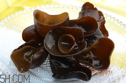 泡木耳最快最好的办法用什么,怎么样快速泡发木耳