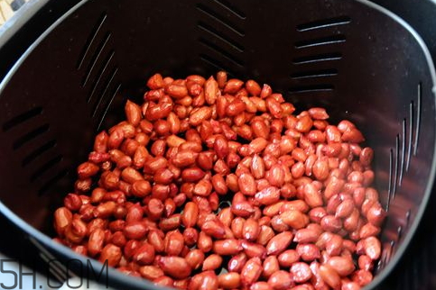 炒花生米什么时候放盐比较好,炒花生米什么时候放盐才脆香