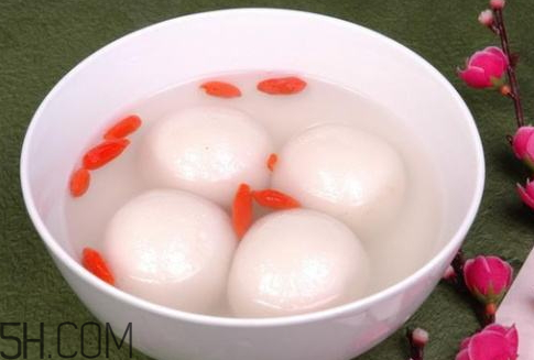 一斤糯米粉做多少汤圆,两斤糯米粉可以做多少汤圆