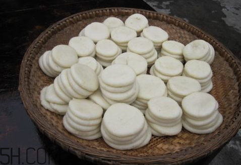 糍粑为什么会变硬,做好的糍粑怎么不变硬