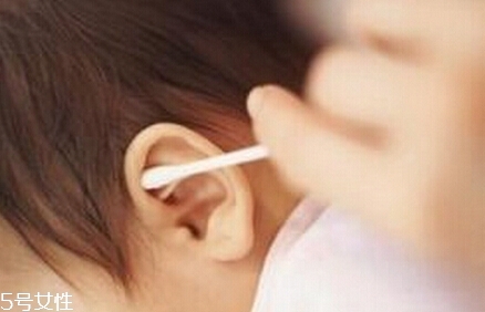 宝宝耳朵护理三要点(婴儿耳朵护理方法)