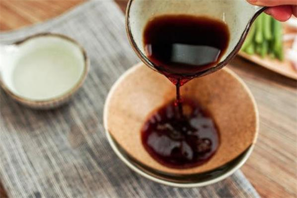 酱油生抽吃多了会变黑吗,生抽吃多了会变黑吗?