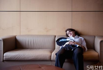 物理防晒和化学防晒的区别(物理防晒和化学防晒的区别怎么区分)