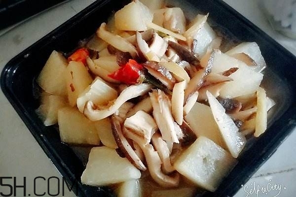 香菇和白萝卜可以一起吃吗?,鸡和香菇和白萝卜可以一起吃吗