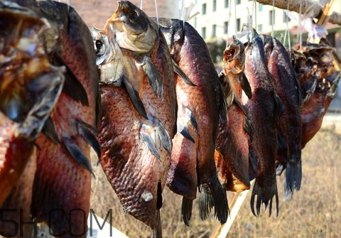 腌腊鱼十斤放多少盐腌几天好,腌腊鱼10斤放多少盐