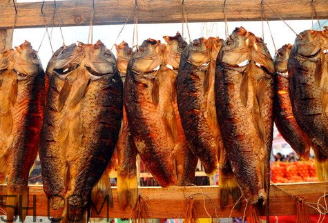 腌腊鱼一般多长时间能晒太阳,腊鱼要腌制几天可以晒 腌腊鱼一般多长时间能晒太阳,腊鱼要腌制几天可以晒