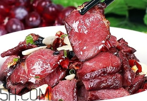 腊牛肉为什么是红色的,腊牛肉为什么有很多颜色