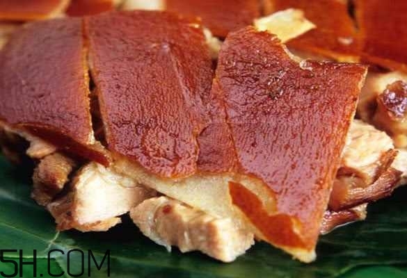 什么东西能使烤猪皮脆,脆皮烤猪怎么介绍