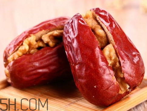 一颗红枣夹核桃的热量是多少,枣夹核桃仁的热量