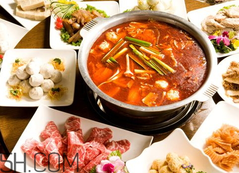 一顿火锅的热量是多少千卡,一顿火锅的热量要运动多久 一顿火锅的热量是多少千卡,一顿火锅的热量要运动多久