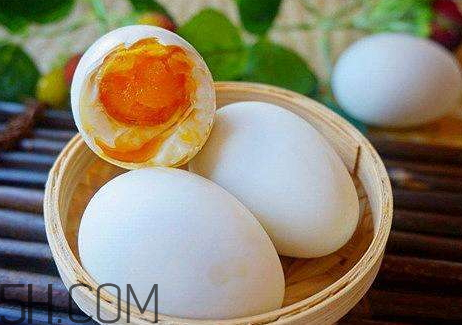 50个鸡蛋放多少盐腌制,腌50个鸡蛋放多少盐盐