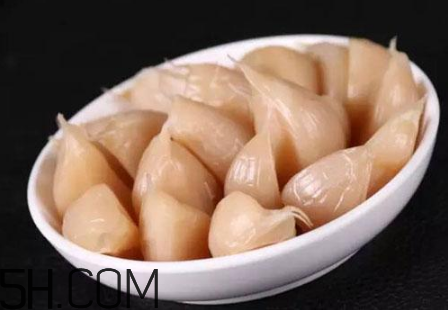 大蒜泡冰糖的做法,冰糖水泡大蒜的制作方法 大蒜泡冰糖的做法,冰糖水泡大蒜的制作方法