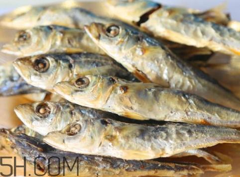 没晒干的咸鱼长蛆了还能吃吗,咸鱼长蛆了还能吃吗?