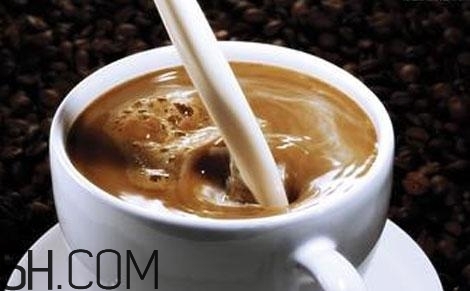 牛奶咖啡能混在一起喝吗,咖啡和牛奶可以混合一起喝吗