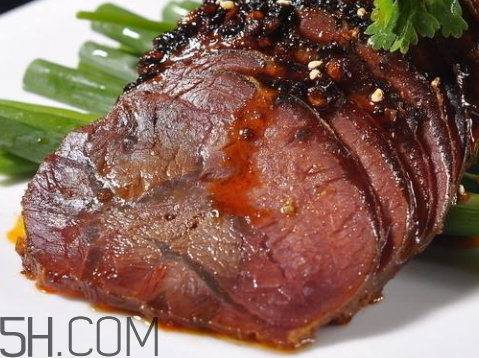 酱好的牛肉为什么会变绿色,酱牛肉变绿是变质了吗