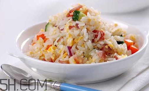 怎样把蛋炒饭里的米炒成一粒一粒的,怎么把蛋炒饭的蛋炒成一粒粒的 怎样把蛋炒饭里的米炒成一粒一粒的,怎么把蛋炒饭的蛋炒成一粒粒的