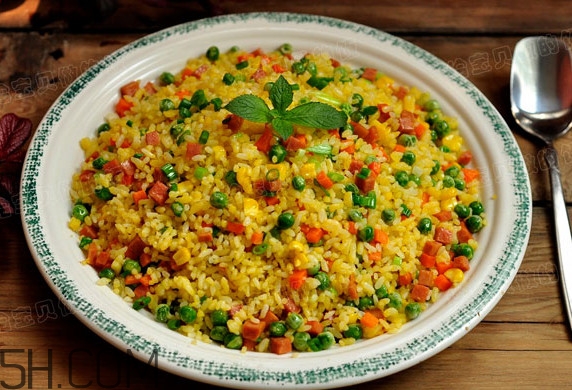 扬州炒饭跟蛋炒饭有什么区别,扬州炒饭和鸡蛋炒饭的区别 扬州炒饭跟蛋炒饭有什么区别,扬州炒饭和鸡蛋炒饭的区别