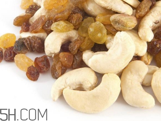 腰果有黑点还能吃吗,腰果上有黑色斑点图片