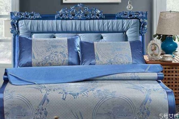 冰丝凉席放洗衣机洗好吗(冰丝凉席可以用洗衣机洗吗)