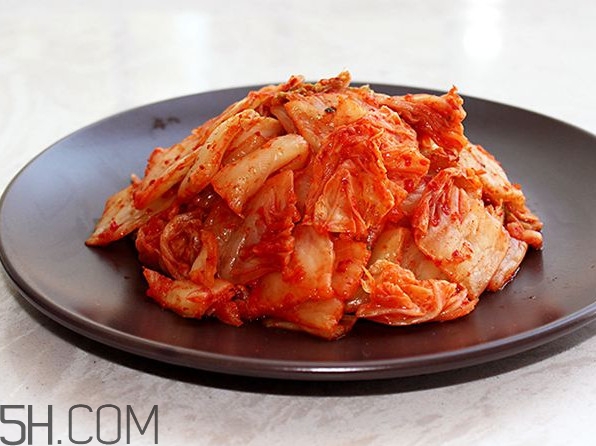 韩式辣白菜是酸的吗,腌制酸辣白菜的做法