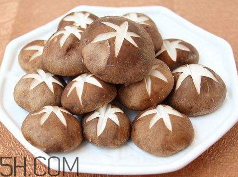 香菇是碱性还是酸性食物,香菇是碱性还是酸性的