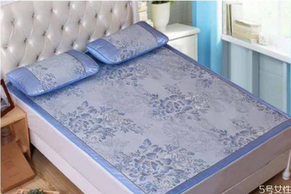 冰丝凉席放洗衣机怎么洗(冰丝凉席可以用洗衣机洗吗) 冰丝凉席放洗衣机怎么洗(冰丝凉席可以用洗衣机洗吗)