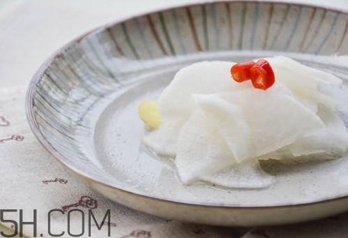 塑料瓶能泡酸萝卜吗,酸萝卜能用塑料瓶装吗