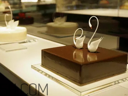 蛋糕天鹅造型,黑天鹅蛋糕的天鹅是什么做的