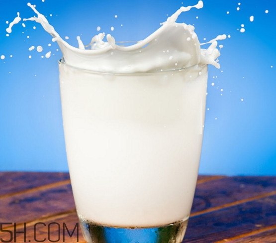 可乐和牛奶混在一起能喝吗?,牛奶和可乐可不可以混在一起喝