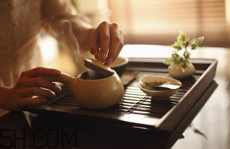 玫瑰花茶能和蜂蜜一起喝吗?,玫瑰花茶可以和蜂蜜一起喝吗