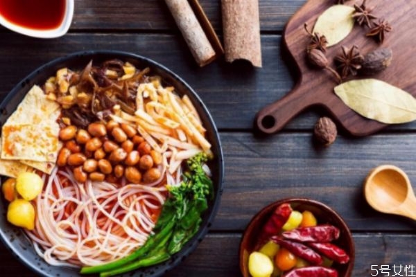 吃螺蛳粉辣的肚子疼怎么缓解,螺蛳粉吃多了会胖吗 吃螺蛳粉辣的肚子疼怎么缓解,螺蛳粉吃多了会胖吗