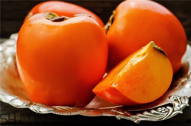 吃柿子是不是不能吃鸡蛋,为什么吃了鸡蛋不能吃柿子 吃柿子是不是不能吃鸡蛋,为什么吃了鸡蛋不能吃柿子