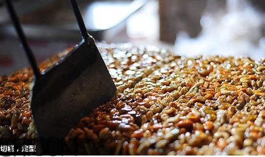 正宗的新疆切糕怎么做的,如何做新疆切糕 正宗的新疆切糕怎么做的,如何做新疆切糕