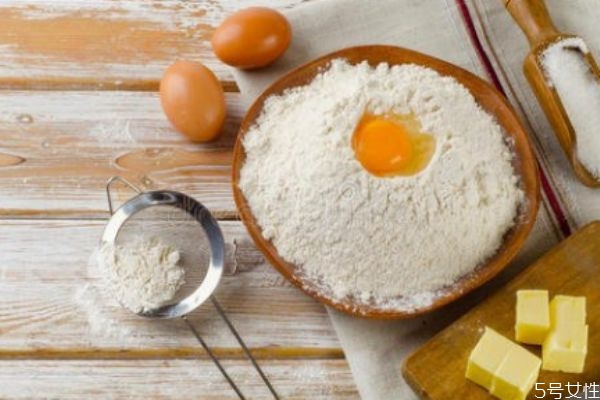 做蛋糕应该用什么样的面粉,做蛋糕什么面粉比较好