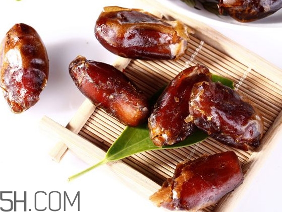 椰枣是蜜饯吗,椰枣是蜜饯吗 血糖高可以吃椰枣吗