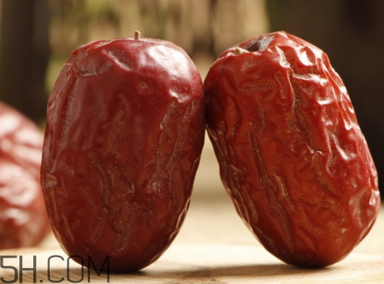 椰枣跟红枣哪个营养比较好,红枣和椰枣哪个营养价值高