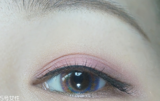 粉色眼妆的画法,棕色眼妆的画法步骤图片