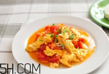 番茄炒蛋要放油吗,西红柿炒蛋放多少油