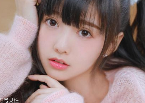 唇釉和口红有什么区别哪个好用,唇釉和口红有啥区别