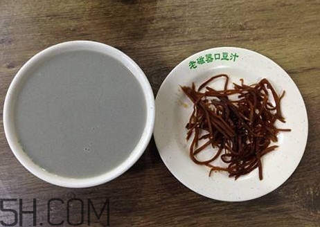 豆浆可以放红糖,豆汁和红糖能加在一起喝吗