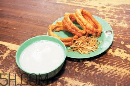 豆汁和螃蟹可以一起吃吗,螃蟹能和豆浆一起吃吗?