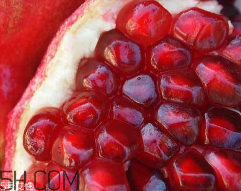 甜石榴能泡酒吗?,甜石榴可以泡酒吗?有什么作用? 甜石榴能泡酒吗?,甜石榴可以泡酒吗?有什么作用?