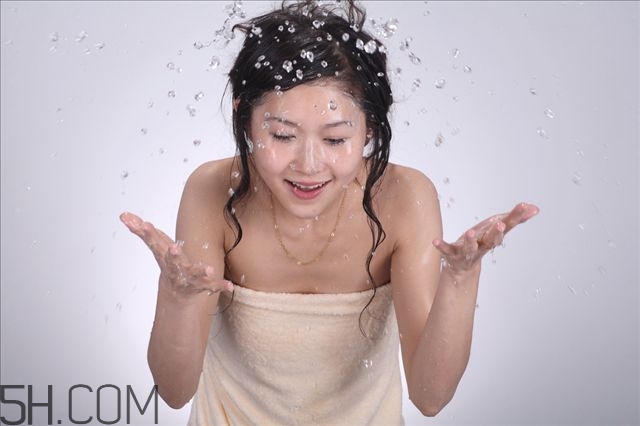 冬天早晨不洗脸好吗,冬天早上不洗脸的好处和坏处