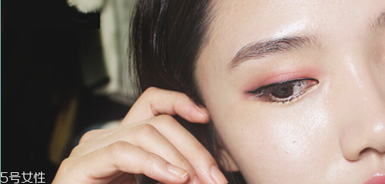 眼线怎么画?双眼皮画眼线教程,双眼皮的眼线画法图片