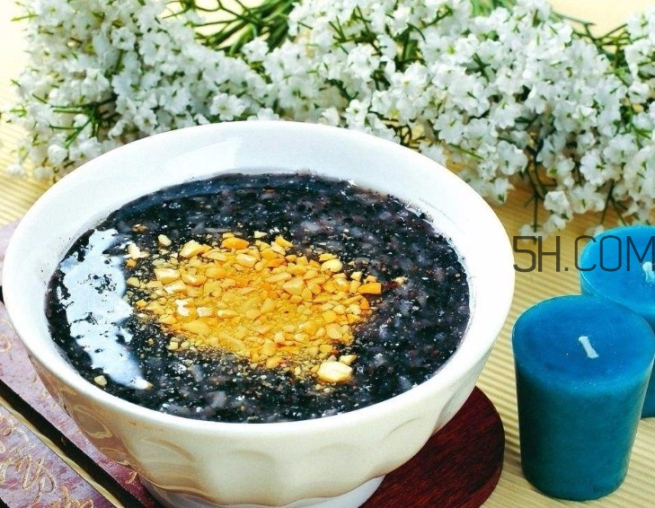 黑芝麻洗了掉色正常吗,黑芝麻淘洗掉色是怎么回事?