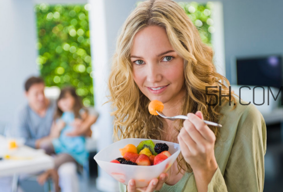 晚餐吃太晚有什么影响,吃晚饭太晚的危害