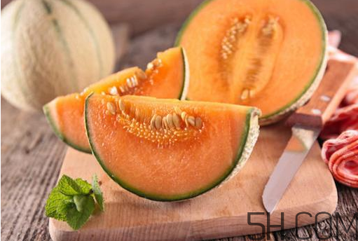空腹可以吃哈密瓜吗,空腹可以吃哈密瓜吗晚上